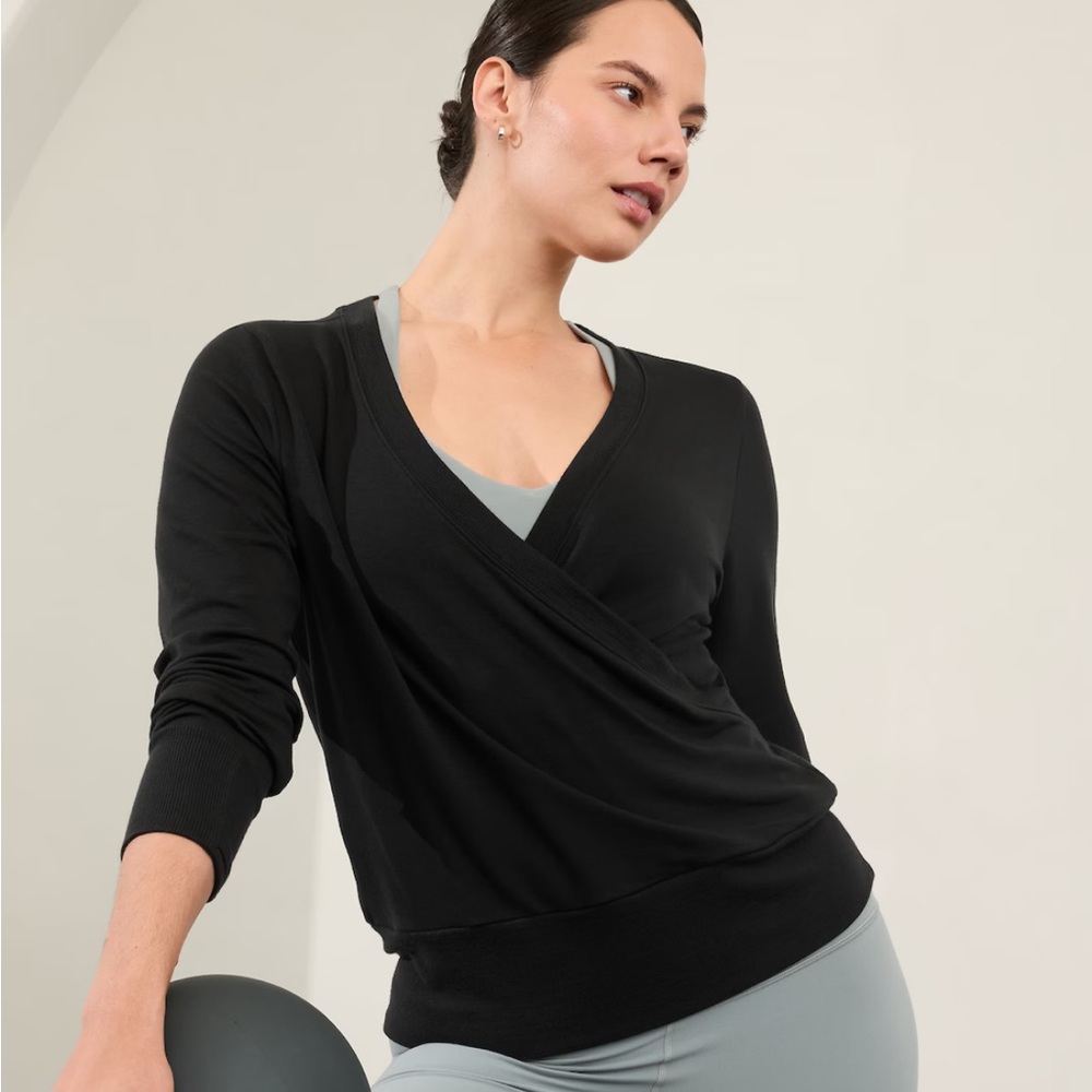 ATHLETA Women’s Recharge Sweatshirt Black Wrap Top
